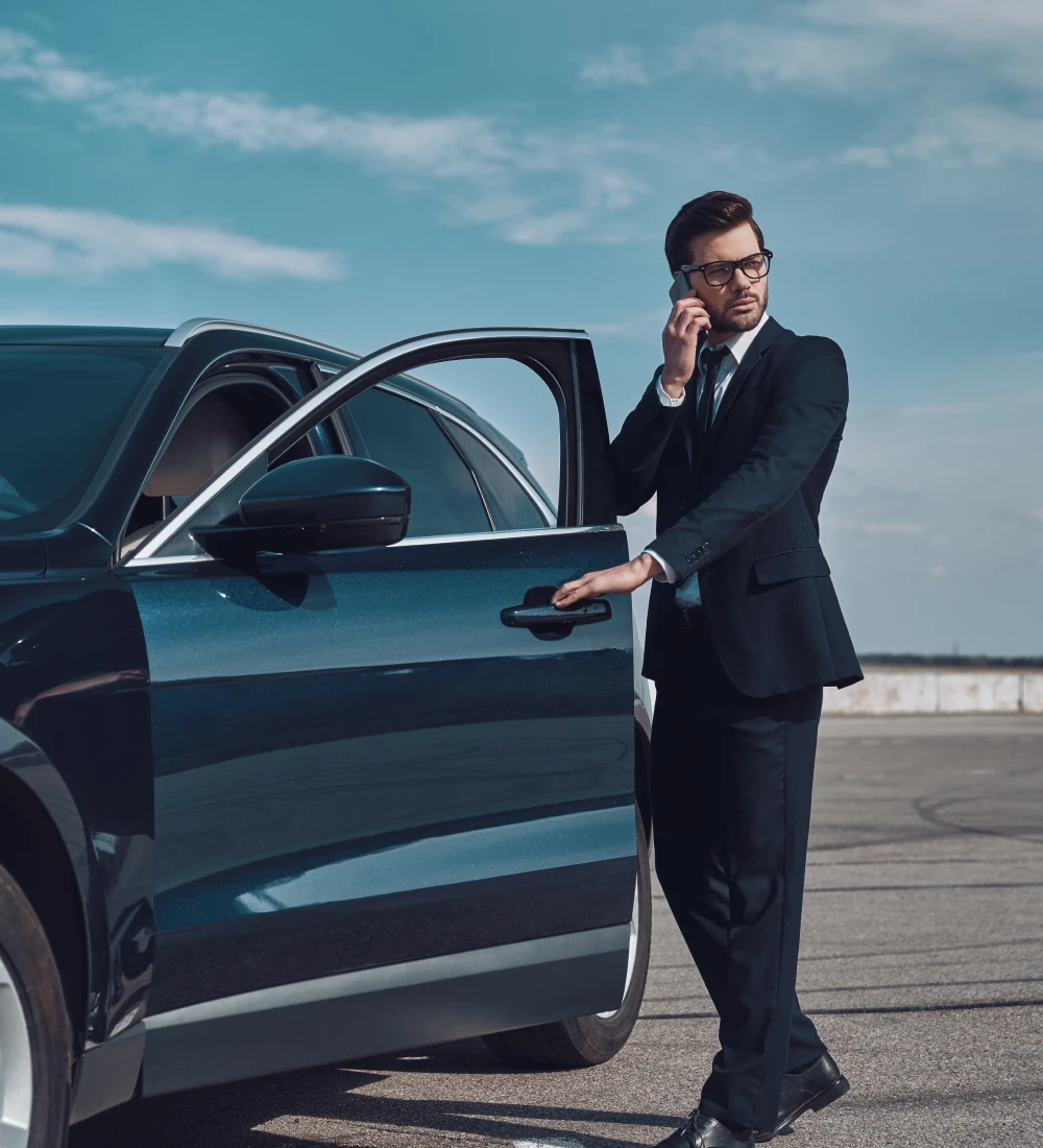 Hire Chauffeur Service in Dreamworld Movie World Sea World